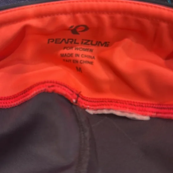 Pearl Izumi Women's melon coral orange and Black Cycling Shorts - Picture 3 of 5